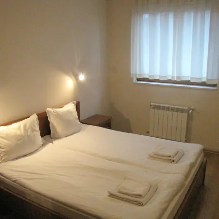 Edelweiss Aparthotel 3*