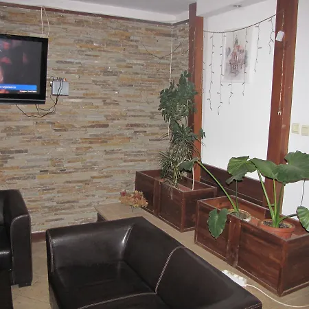 Edelweiss Aparthotel 3*